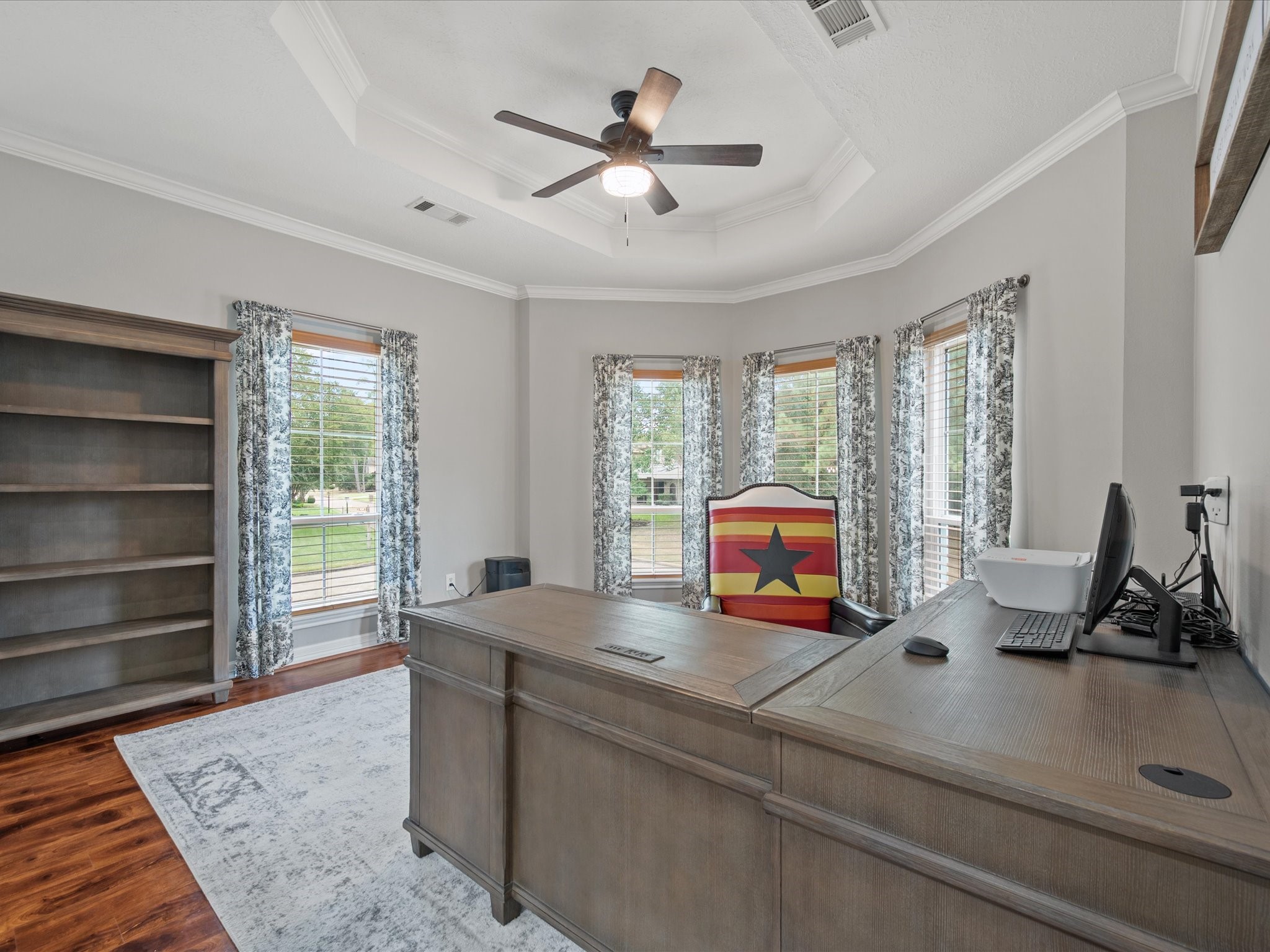 2906 Penninsula Point Montgomery, TX 77356 - Photo 15 of 48 A dedicated office or study
provides the ideal environment
for productivity and focus. The
thoughtful layout creates a
natural balance between
business and leisure.