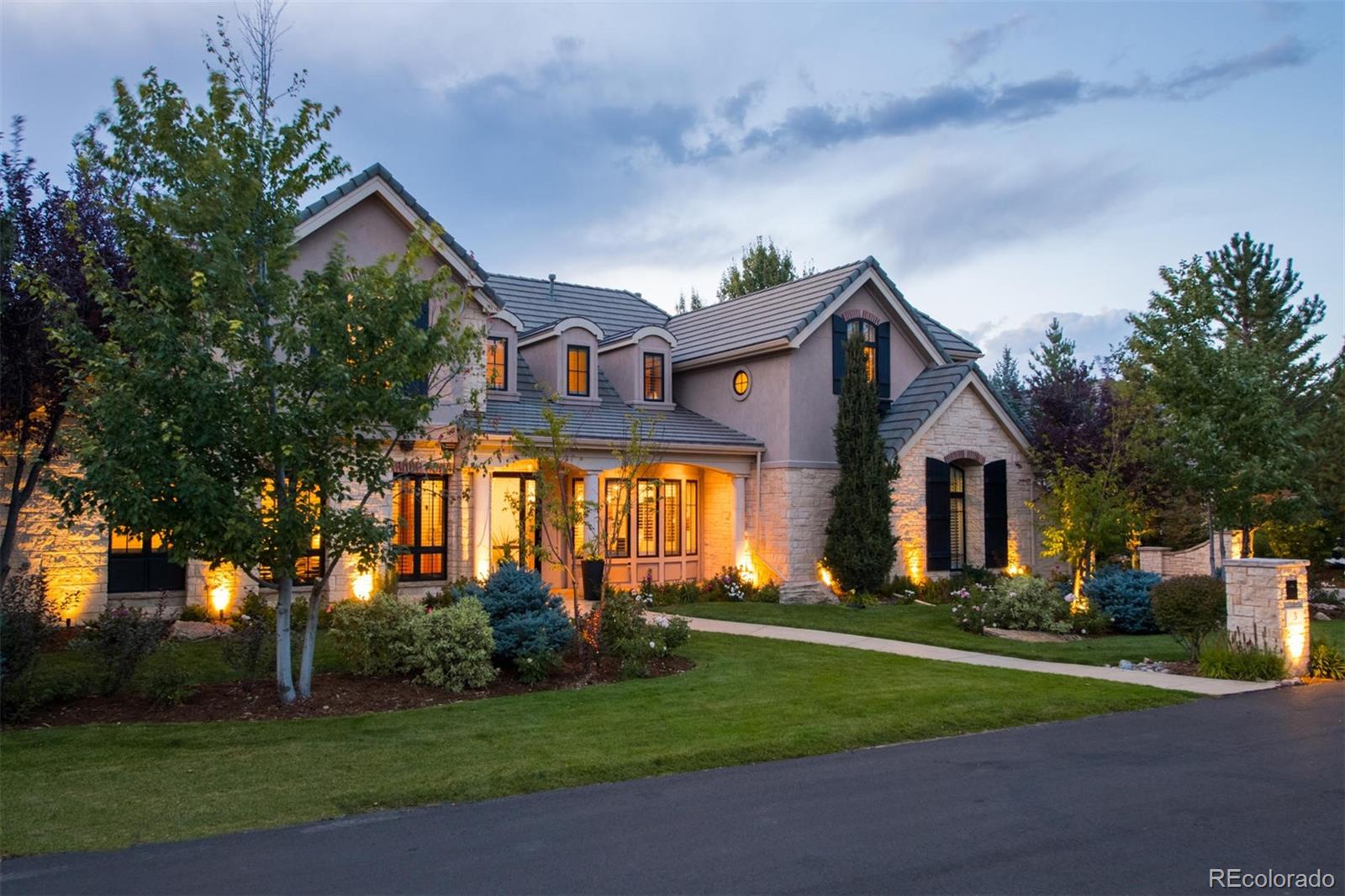 3 Sandy Lake Road Englewood, CO 80113 - Photo 2 of 35 a front view of house with yard and green space