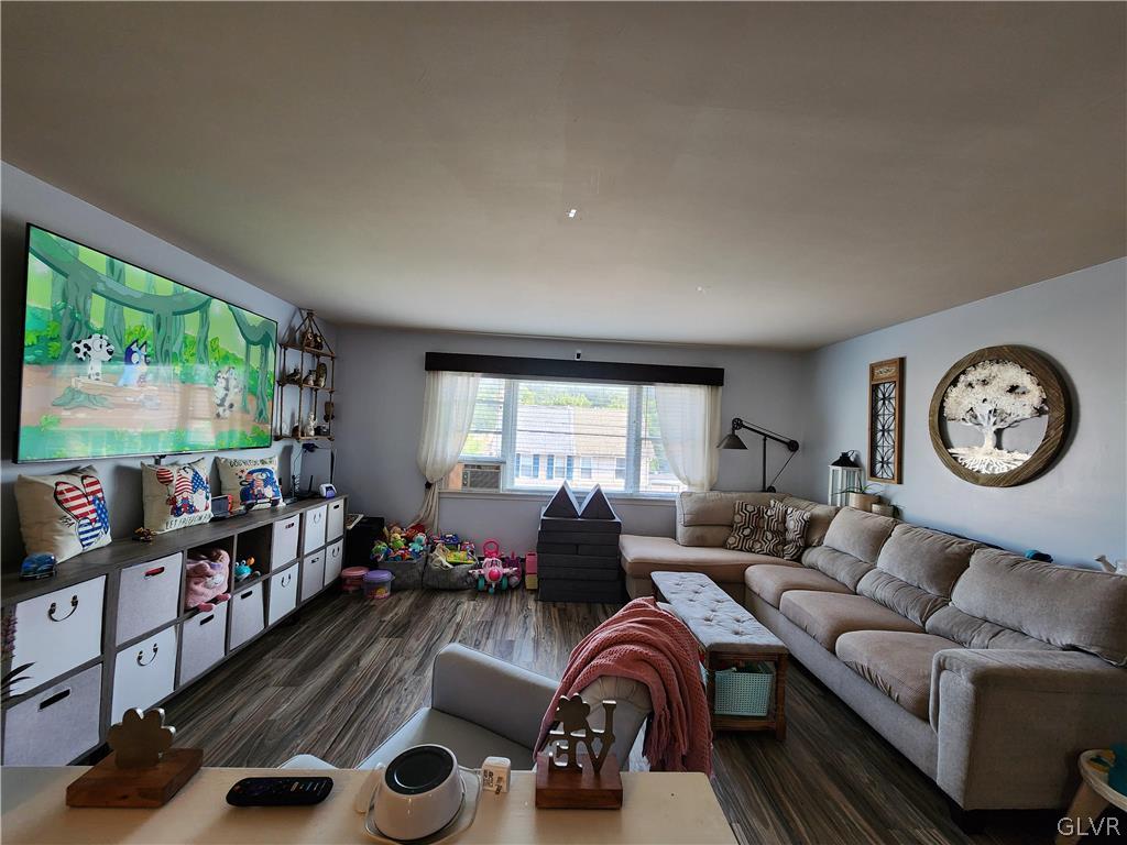 322 Chestnut Street Slatington, PA 18080 - Photo 23 of 50 Livingroom