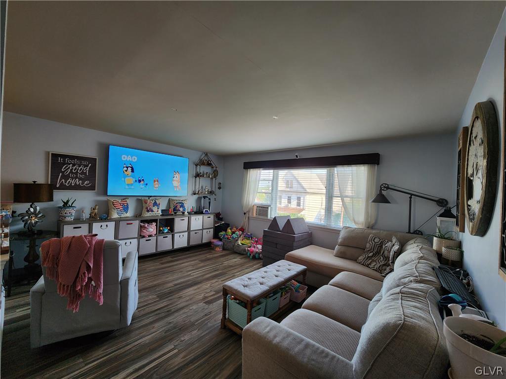 322 Chestnut Street Slatington, PA 18080 - Photo 26 of 50 Livingroom