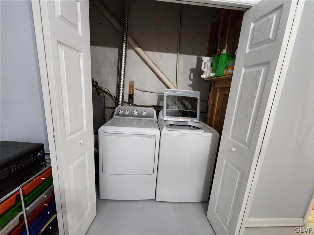 322 Chestnut Street Slatington, PA 18080 - Photo 3 of 50 Washer/dryer