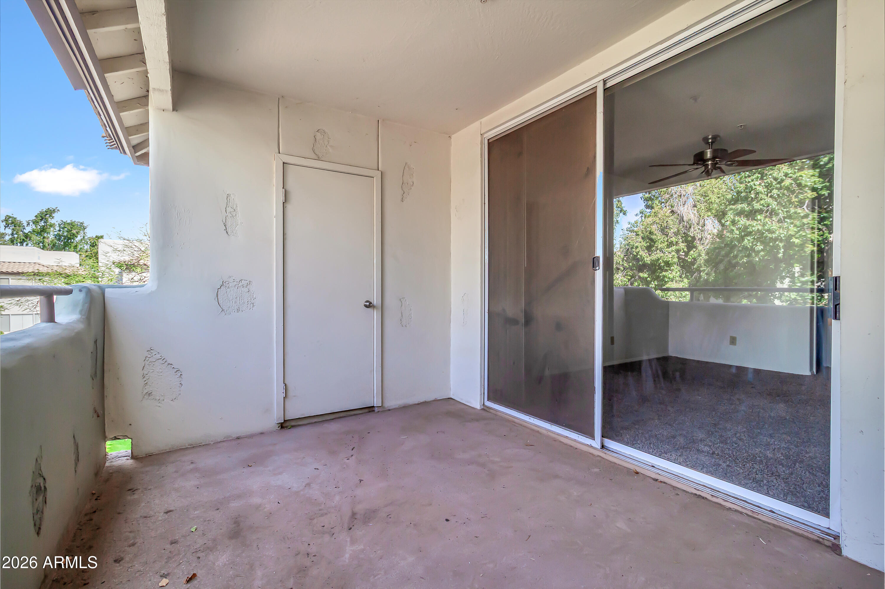 1825 West Ray Road, Unit 2072 Chandler, AZ 85224 - Photo 35 of 47 a view of an empty room with a window