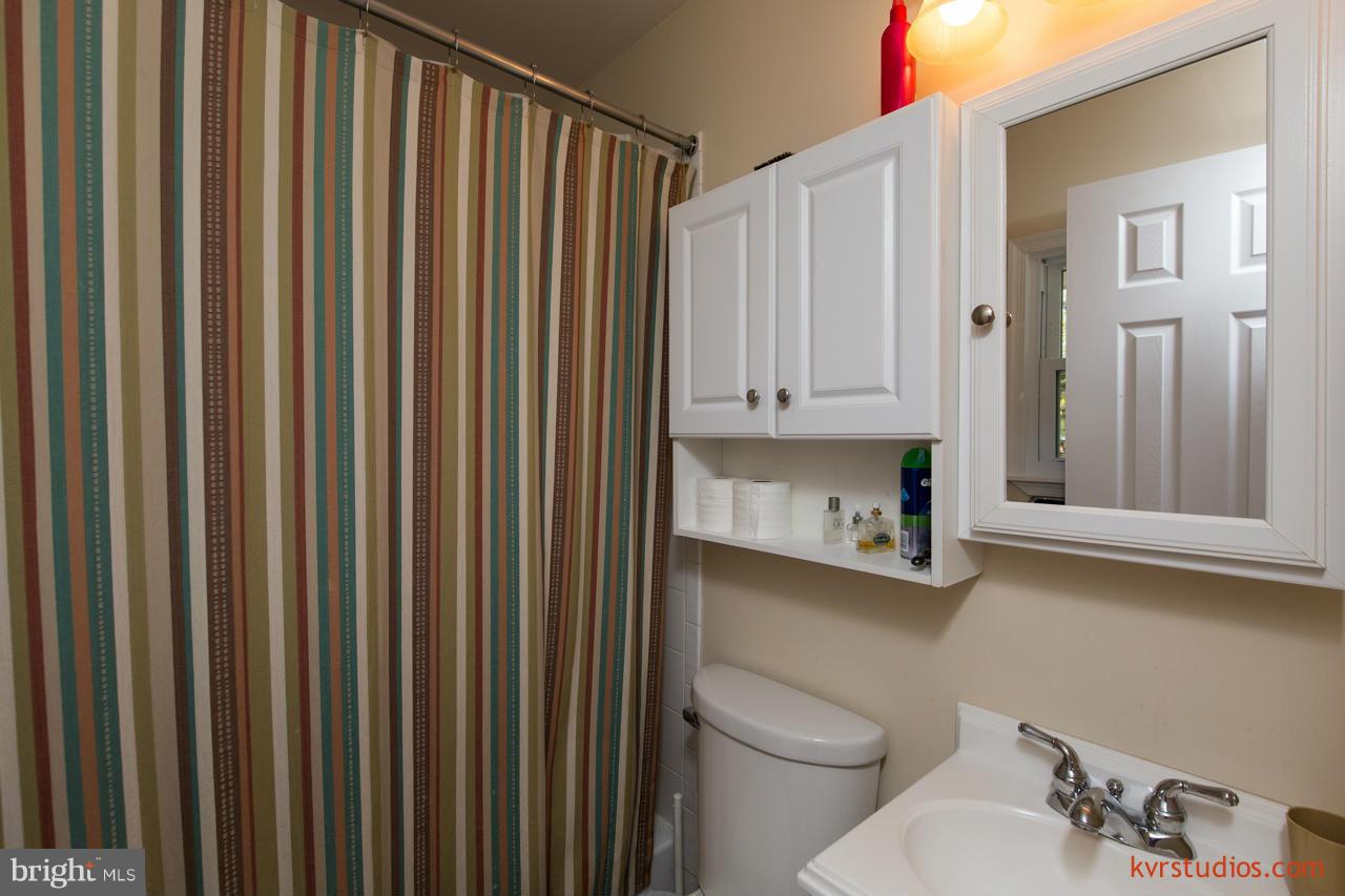 301 Williamsburg Road Sterling, VA 20164 - Photo 17 of 30 Bath (Master)