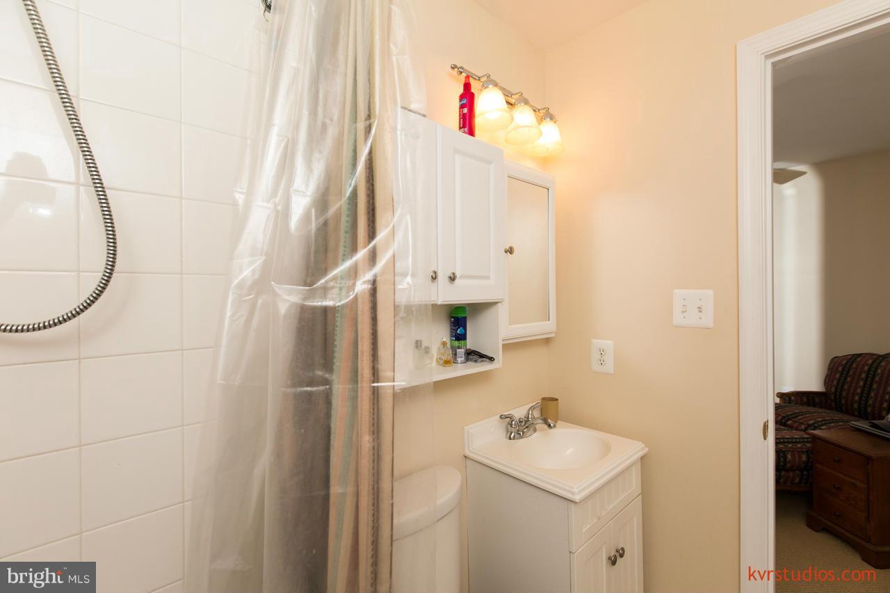 301 Williamsburg Road Sterling, VA 20164 - Photo 18 of 30 Bath