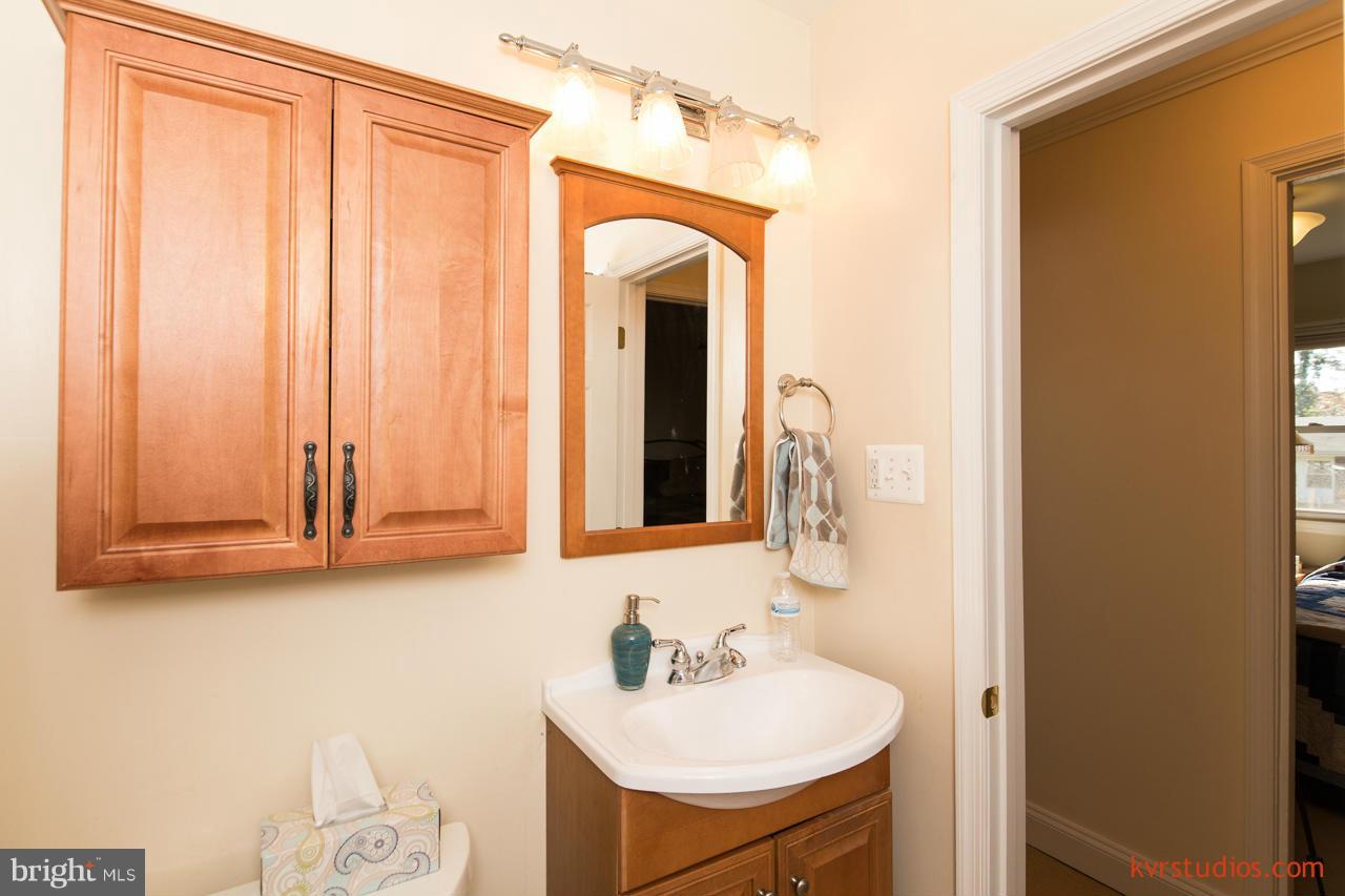 301 Williamsburg Road Sterling, VA 20164 - Photo 22 of 30 Bath