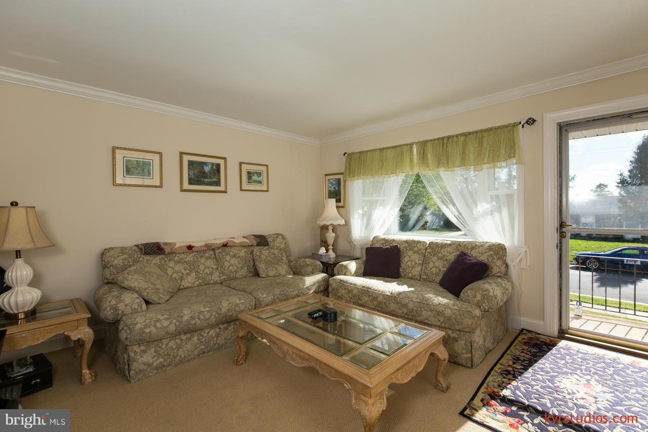 301 Williamsburg Road Sterling, VA 20164 - Photo 7 of 30 Living Room