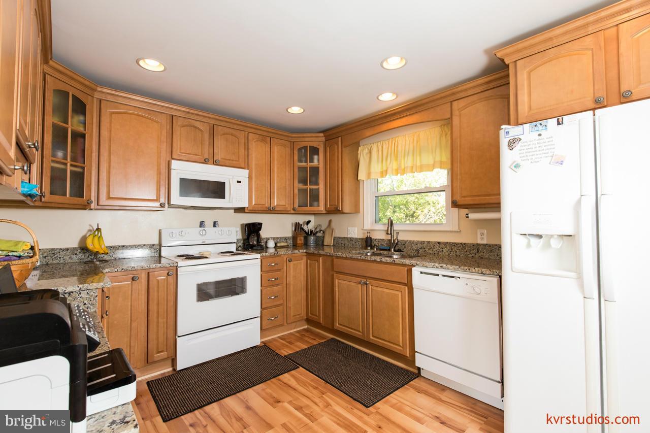 301 Williamsburg Road Sterling, VA 20164 - Photo 9 of 30 Kitchen