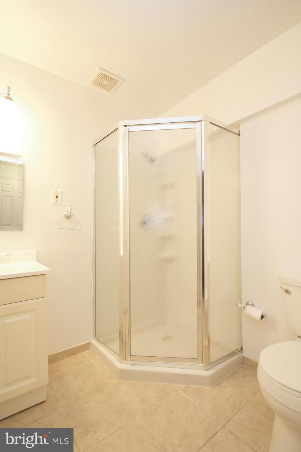 607 Concerto Lane Silver Spring, MD 20901 - Photo 18 of 19 Bath