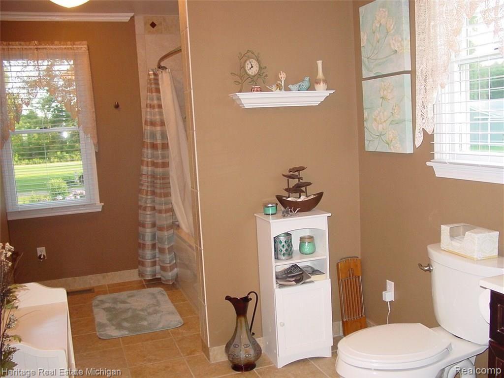 6463 Robb Road Fowlerville, MI 48836 - Photo 30 of 43 Bath Room