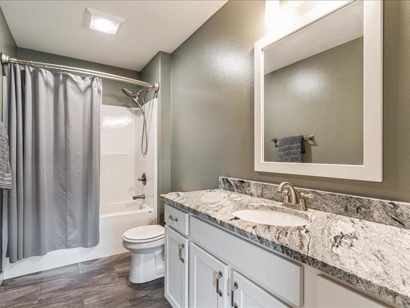2207 Shady Grove Road Southwest Cedar Rapids, IA 52404 - Photo 16 of 32 Gallery Image 16