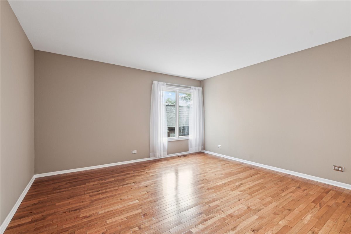 1621 Winnetka Road Glenview, IL 60025 - Photo 11 of 20 Gallery Image 11