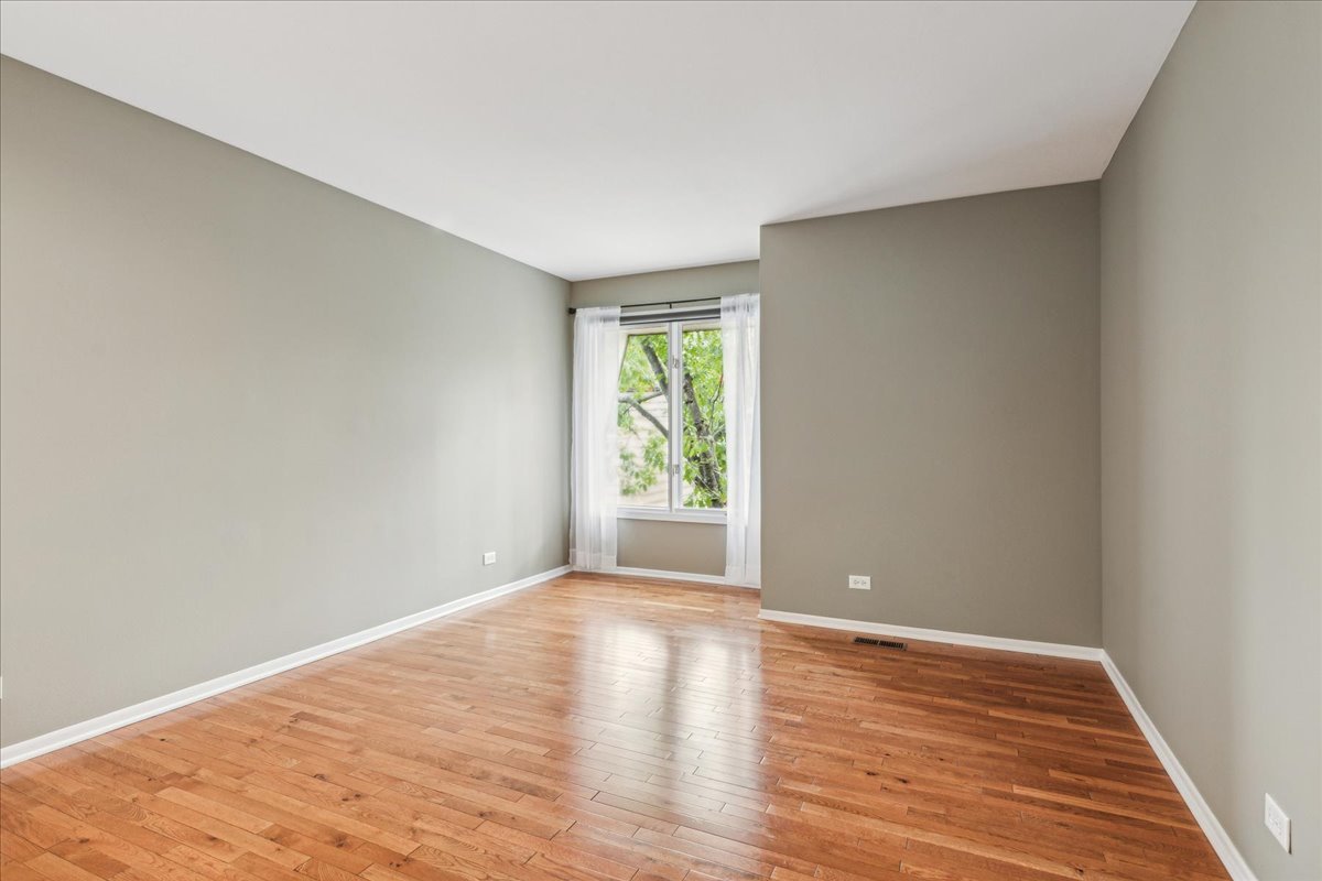 1621 Winnetka Road Glenview, IL 60025 - Photo 12 of 20 Gallery Image 12