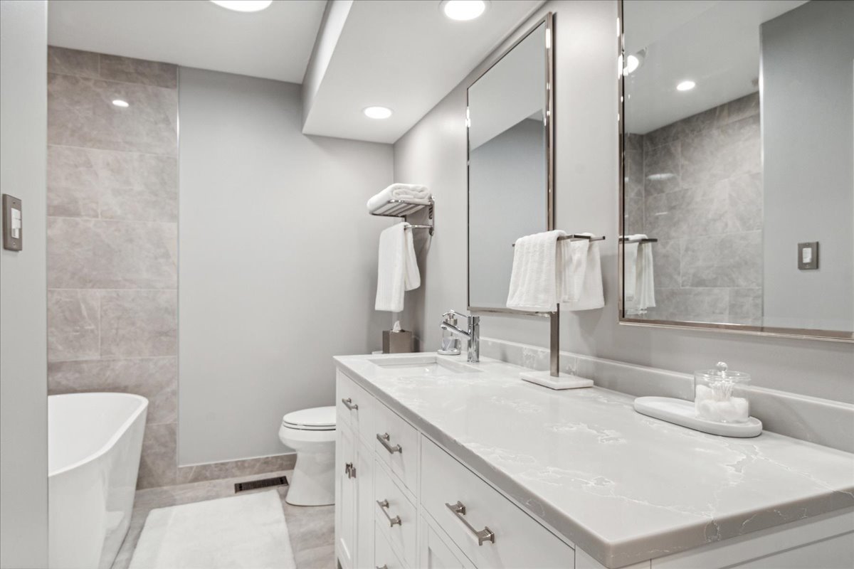 1621 Winnetka Road Glenview, IL 60025 - Photo 13 of 20 Gallery Image 13