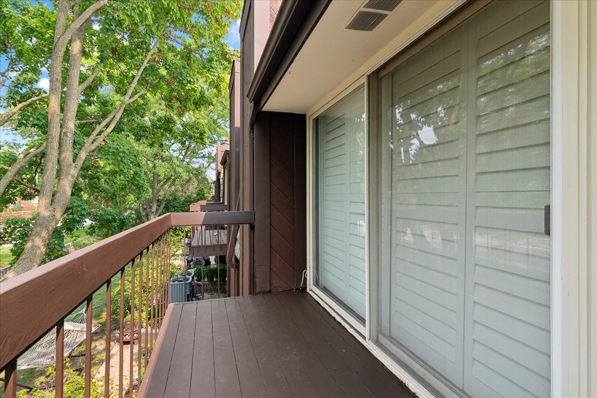 1621 Winnetka Road Glenview, IL 60025 - Photo 10 of 20 Gallery Image 10