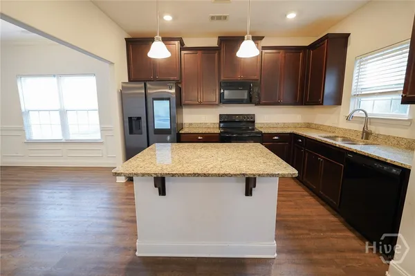 $2,400 | 363 Coconut Drive, Bloomingdale, GA 31302