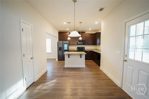 $2,400 | 363 Coconut Drive, Bloomingdale, GA 31302