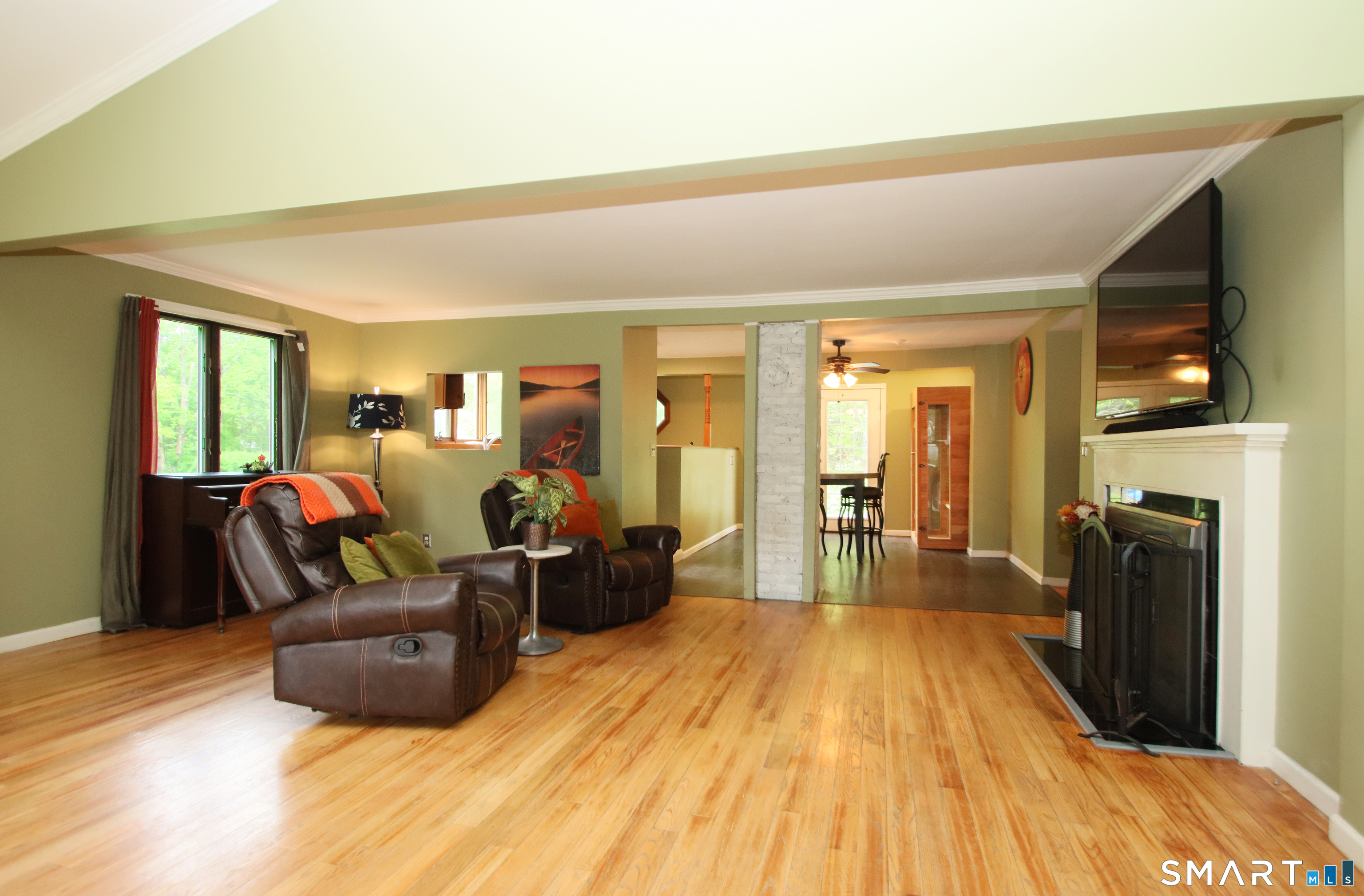 440 Dunbar Hill Road Hamden, CT 06514 - Photo 4 of 26