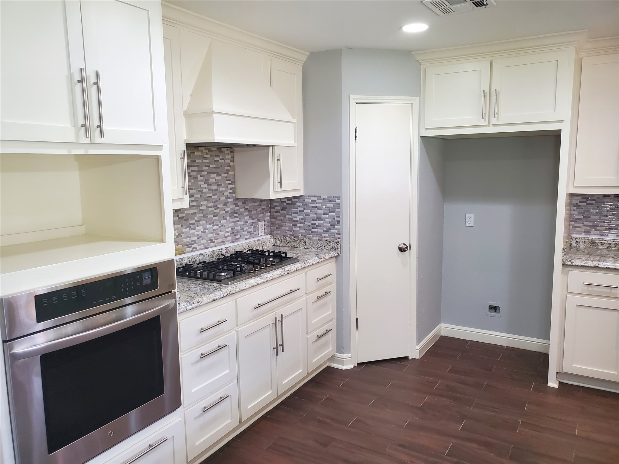 4507 Seneca Street Pasadena, TX 77504 - Photo 7 of 23 a kitchen with granite countertop white cabinets and appliances