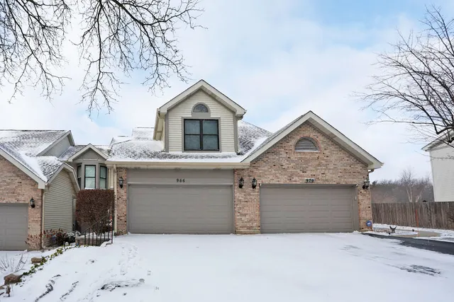 $2,975 | 966 North Auburn Woods Drive, Palatine, IL 60067