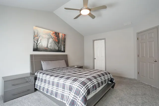 $2,975 | 966 North Auburn Woods Drive, Palatine, IL 60067