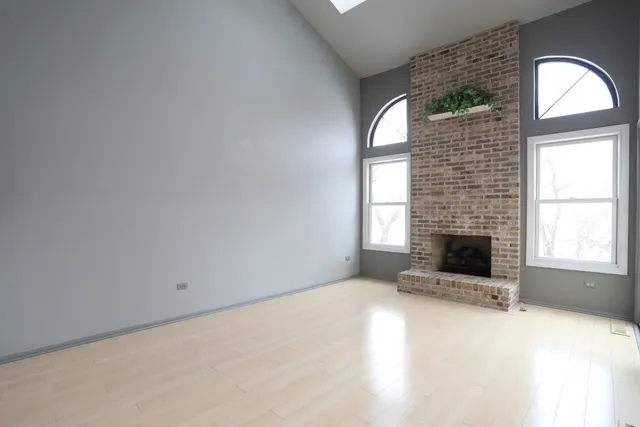 $2,975 | 966 North Auburn Woods Drive, Palatine, IL 60067