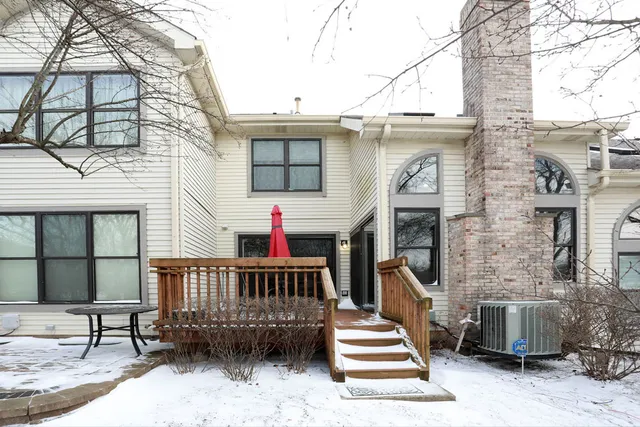 $2,975 | 966 North Auburn Woods Drive, Palatine, IL 60067