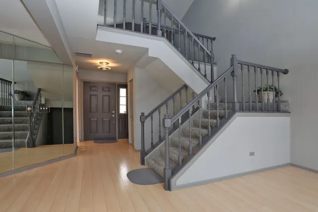 $2,975 | 966 North Auburn Woods Drive, Palatine, IL 60067