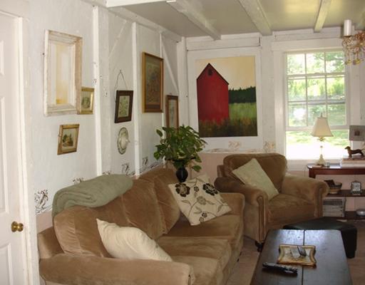 Living Room. Living room has Vermont...