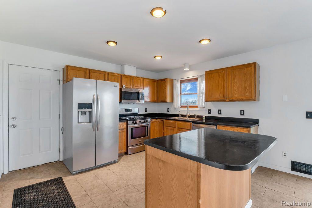 11432 Cook Road Gaines, MI 48436 - Photo 13 of 43