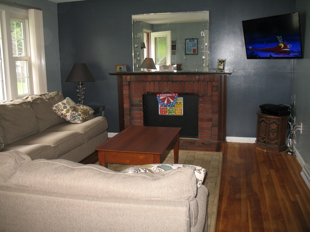 202 Davis Road Dracut, MA 01826 - Photo 3 of 26 Gallery Image 3