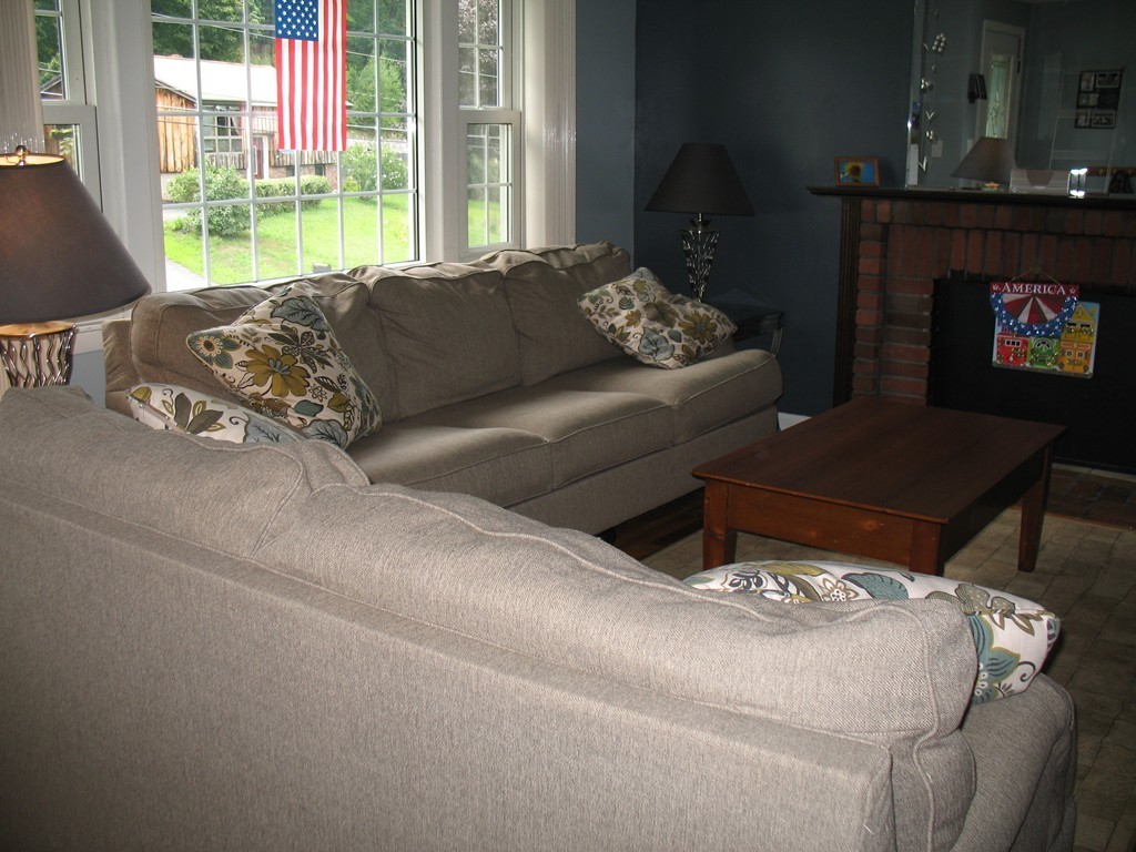 202 Davis Road Dracut, MA 01826 - Photo 4 of 26 Gallery Image 4