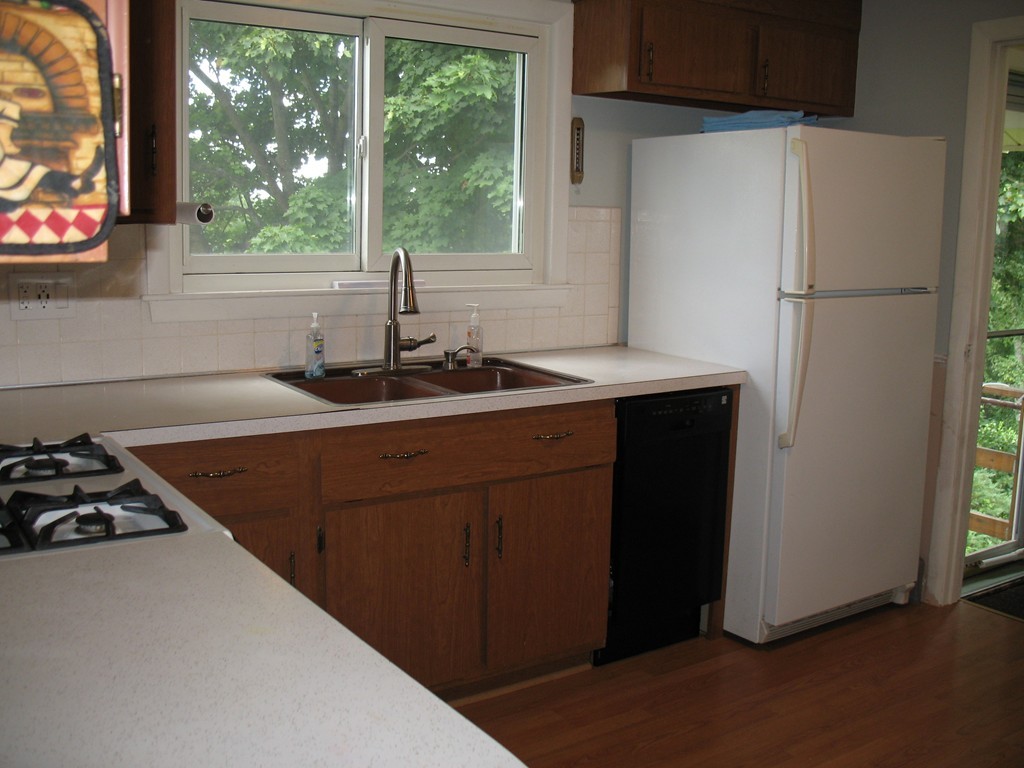 202 Davis Road Dracut, MA 01826 - Photo 7 of 26 Gallery Image 7