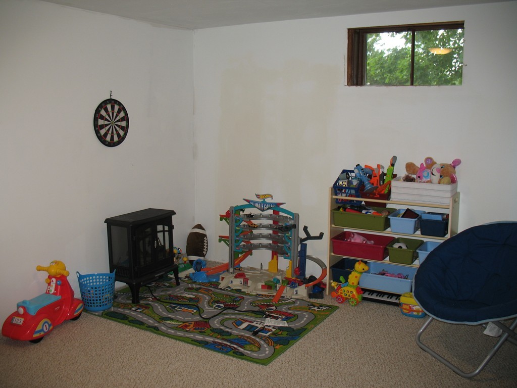 202 Davis Road Dracut, MA 01826 - Photo 9 of 26 Gallery Image 9