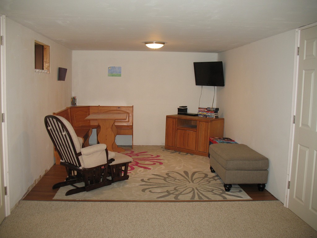 202 Davis Road Dracut, MA 01826 - Photo 10 of 26 Gallery Image 10