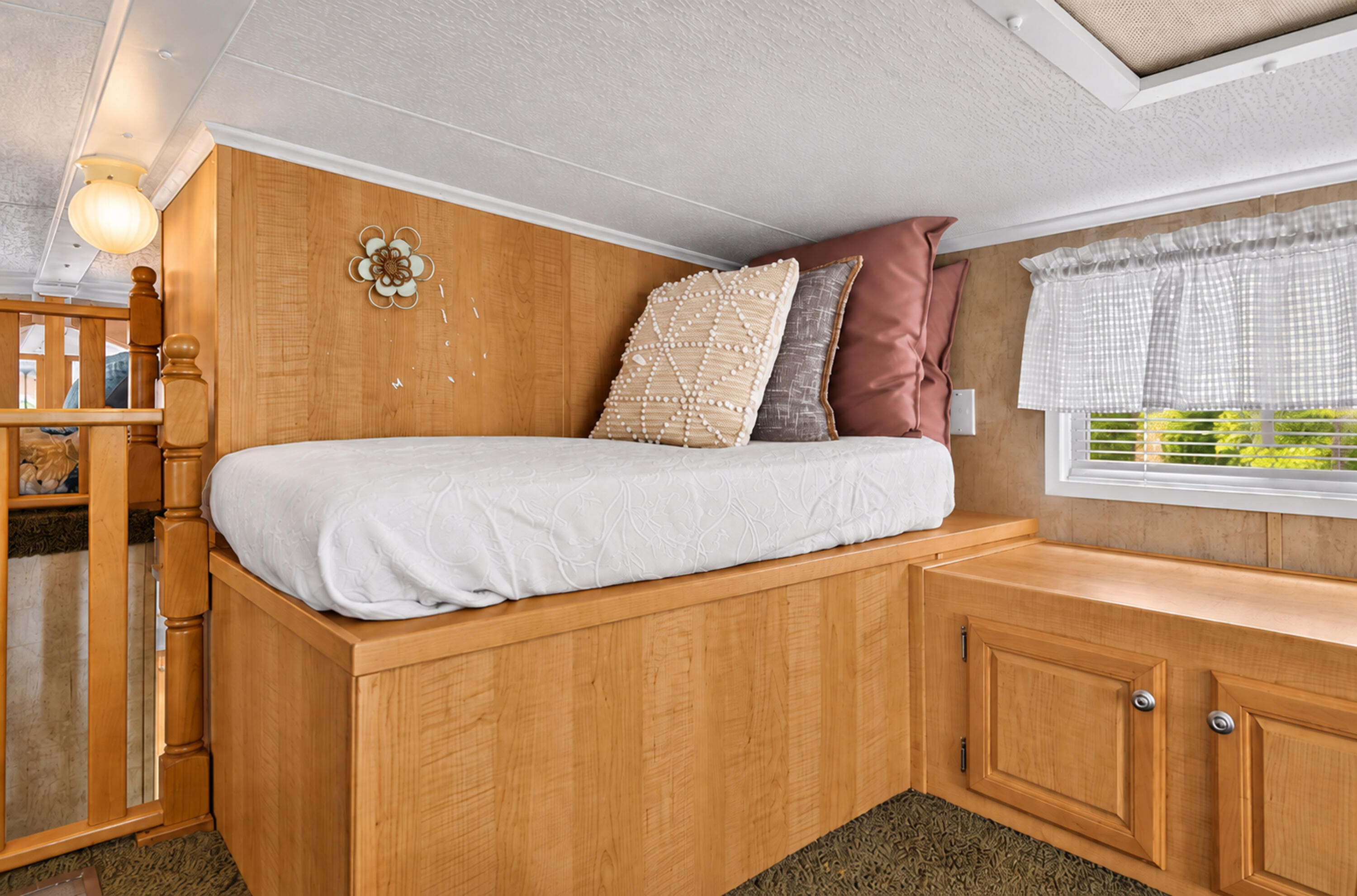 185 Cotuit Road, Unit HILL 23 Sandwich, MA 02563 - Photo 47 of 65 Bench Seating Area & Interior Accents