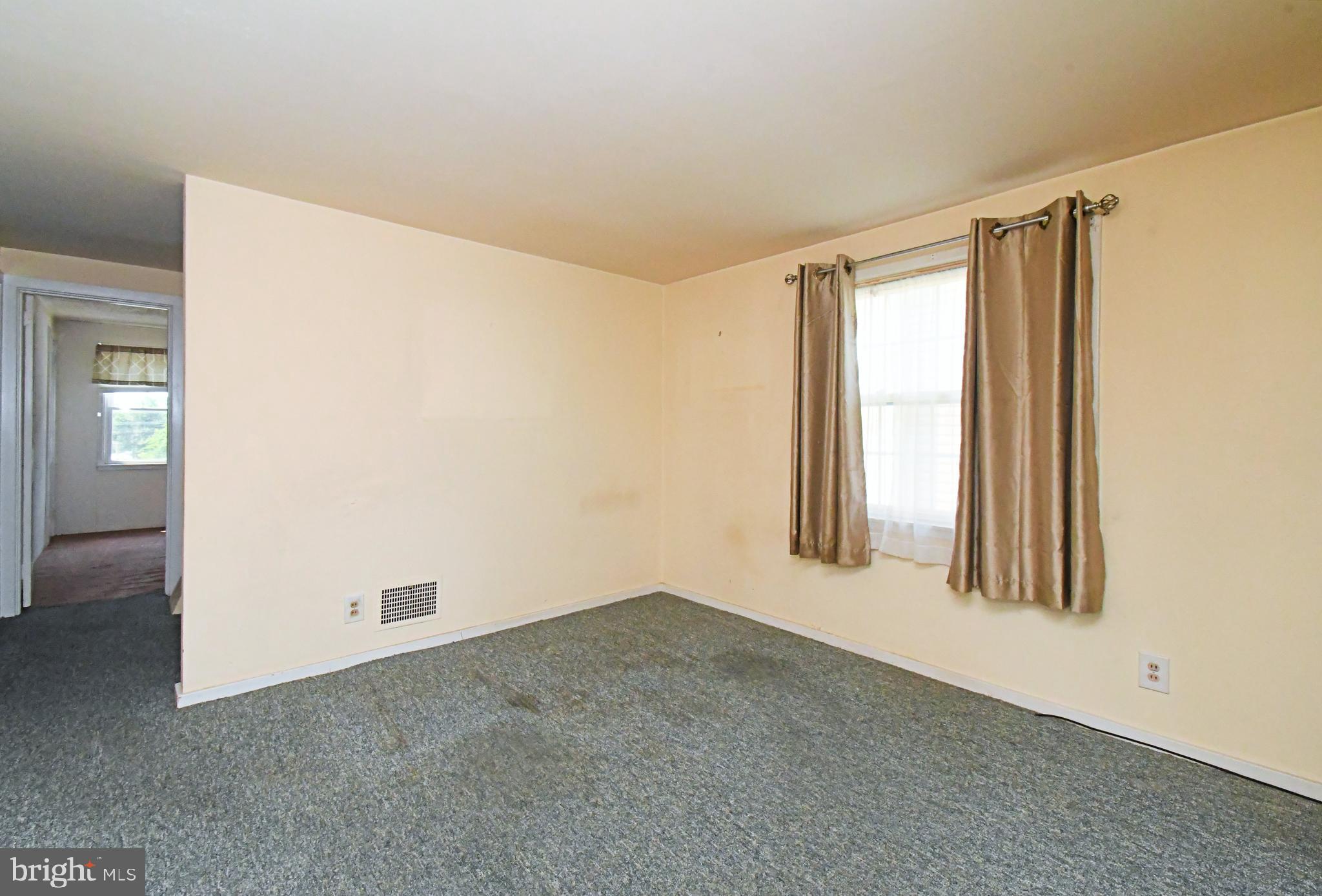 889 Old Lancaster Road Berwyn, PA 19312 - Photo 16 of 37 Living Room