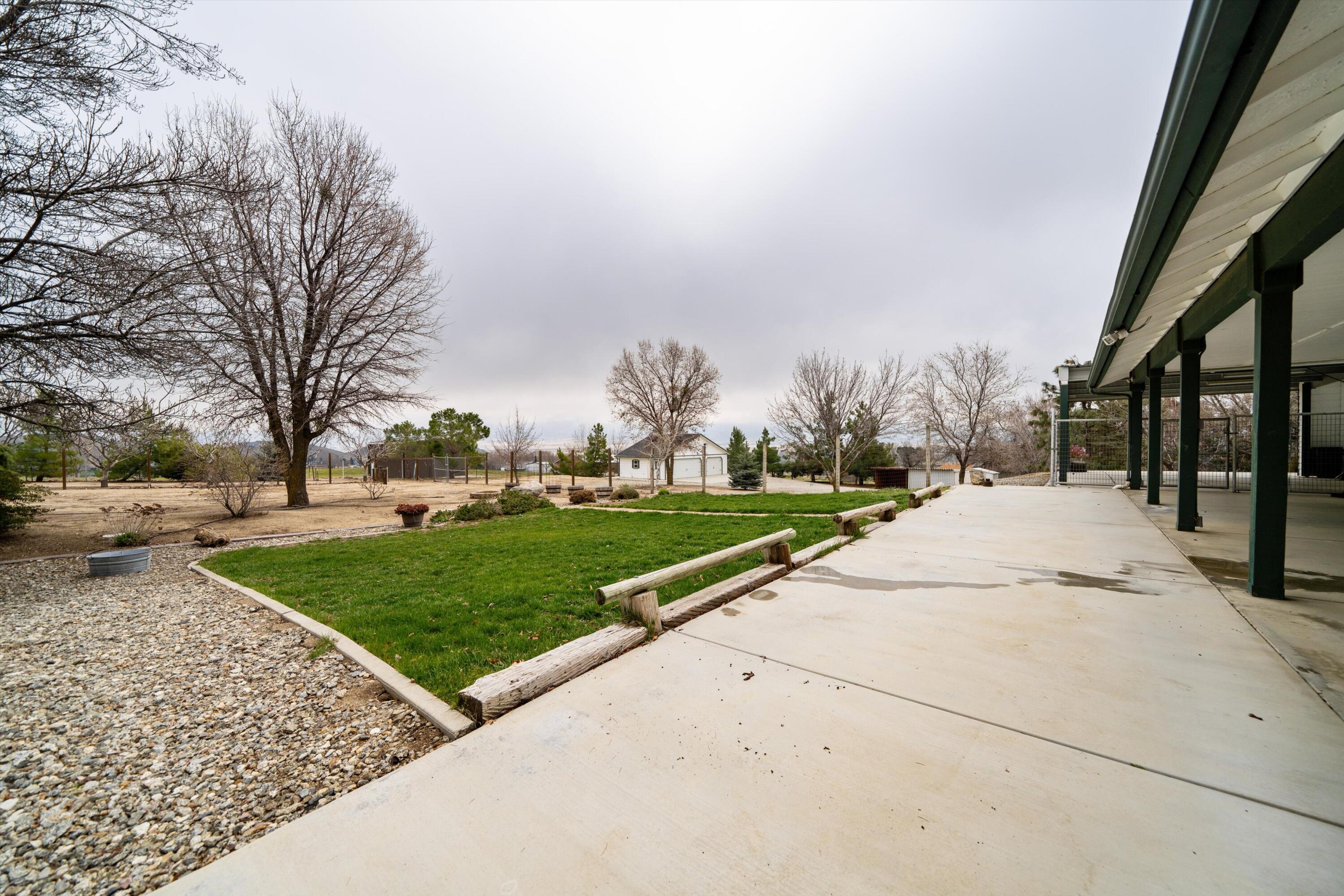 27900 Cummings Valley Road Tehachapi, CA 93561 - Photo 18 of 23 a view of outdoor space and yard