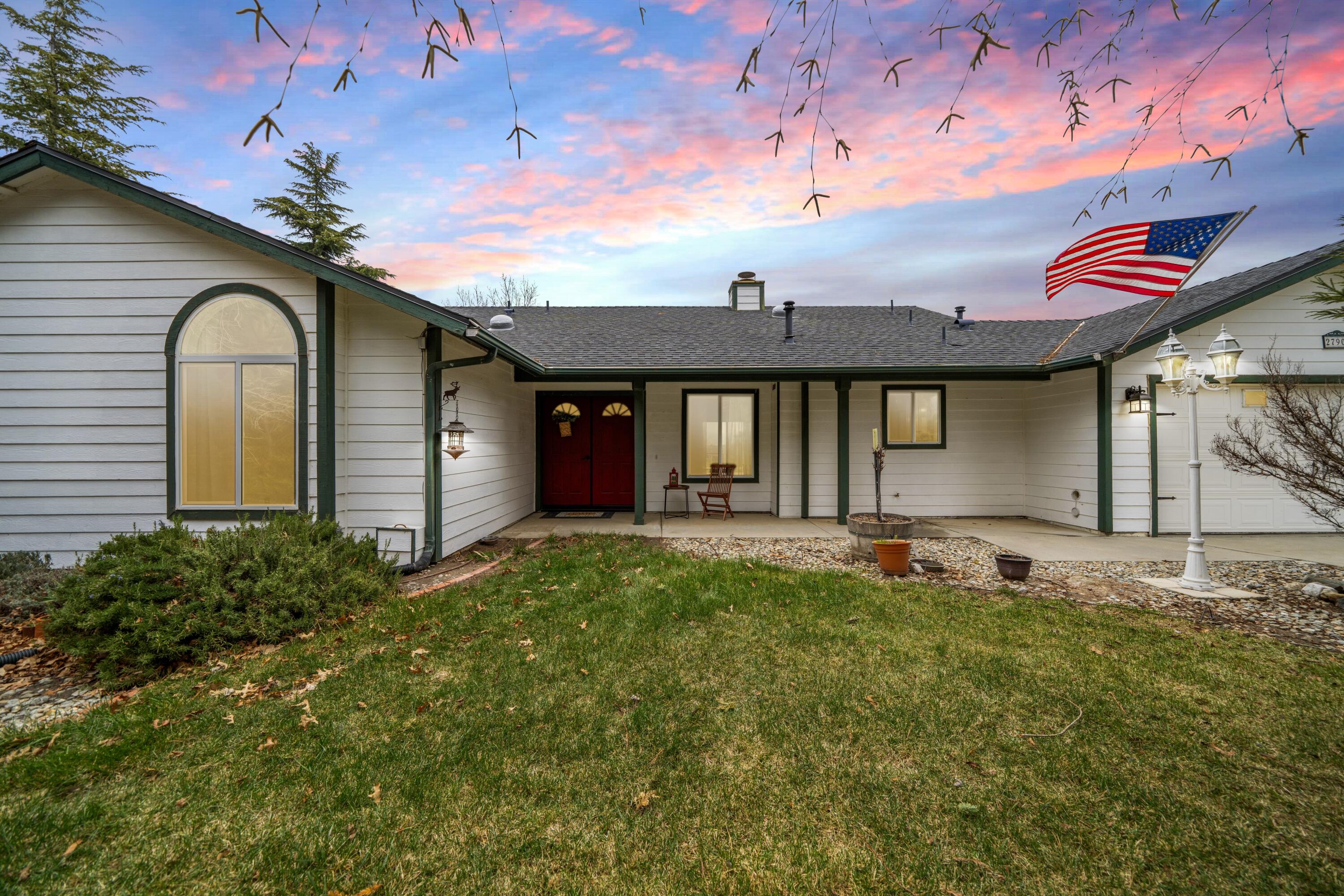 27900 Cummings Valley Road Tehachapi, CA 93561 - Photo 23 of 23 a front view of a house with a garden