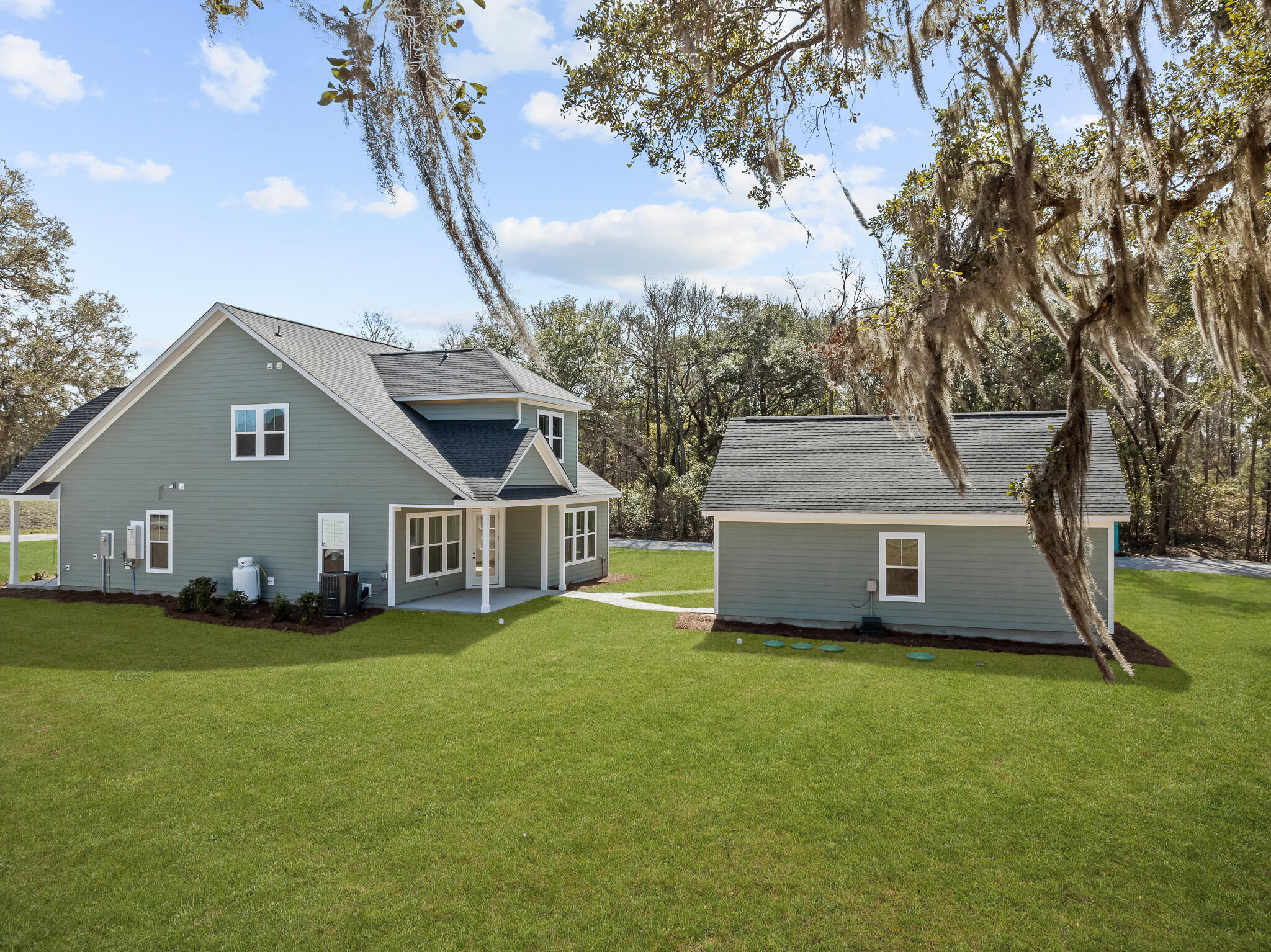 Detached Garage