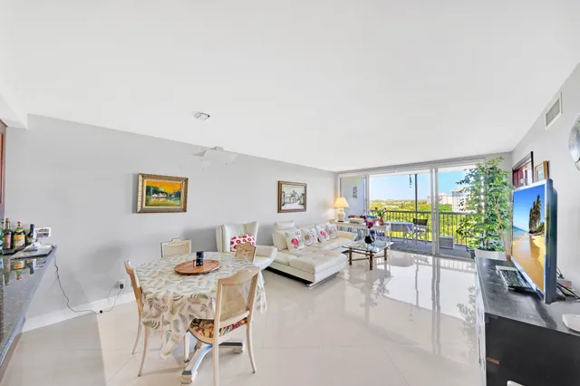 $299,000 | 2940 North Course Drive, Unit 811, Pompano Beach, FL 33069