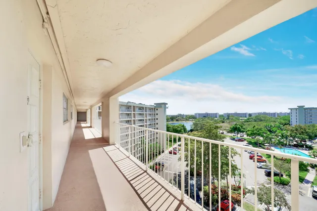 $299,000 | 2940 North Course Drive, Unit 811, Pompano Beach, FL 33069