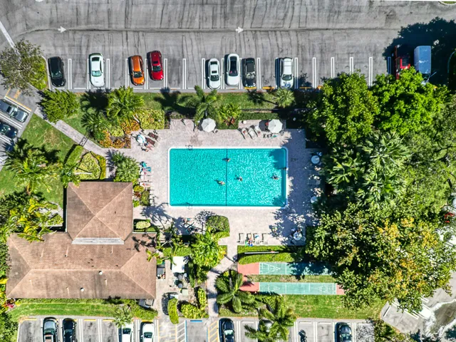 $299,000 | 2940 North Course Drive, Unit 811, Pompano Beach, FL 33069