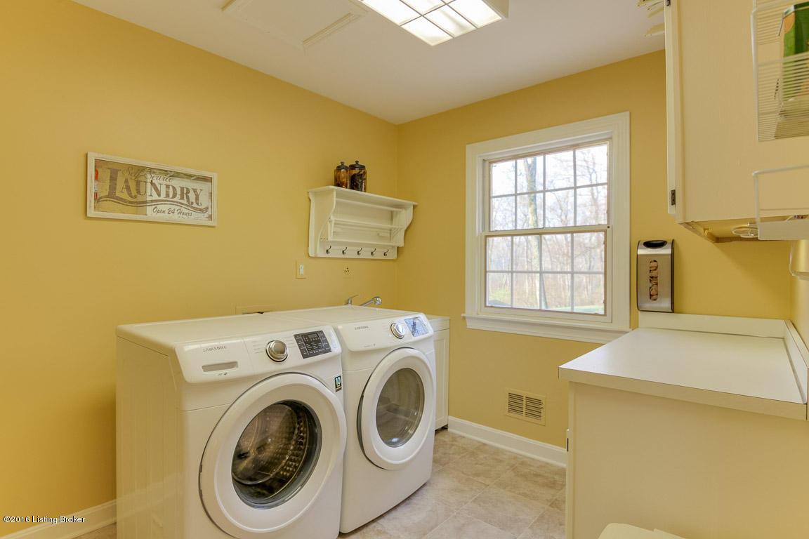 1814 Round Ridge Road Louisville, KY 40207 - Photo 11 of 36 0040
