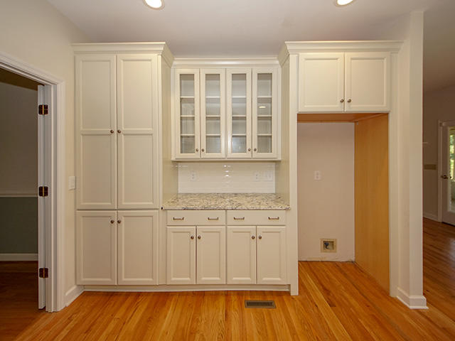 158 Old Winter Road Summerville, SC 29486 - Photo 17 of 47 Glass Cabinets