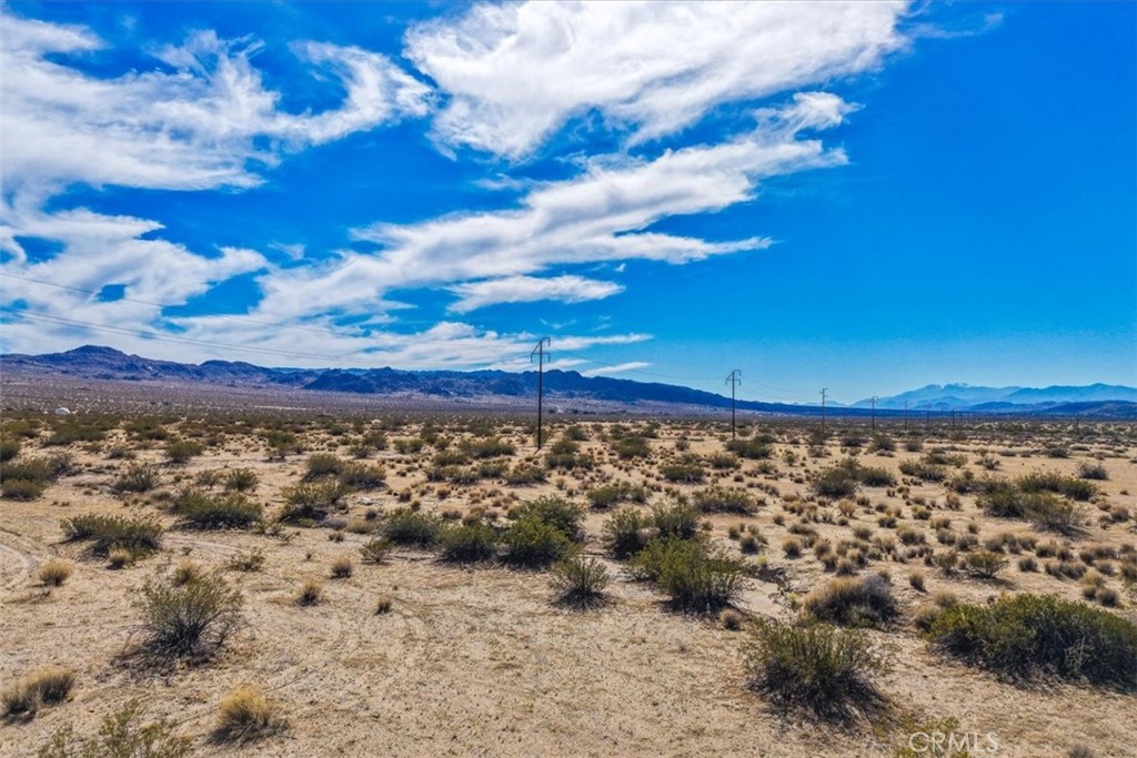 65944 Pipeline Road Twentynine Palms, CA 92277 - Photo 17 of 29 a view of a city