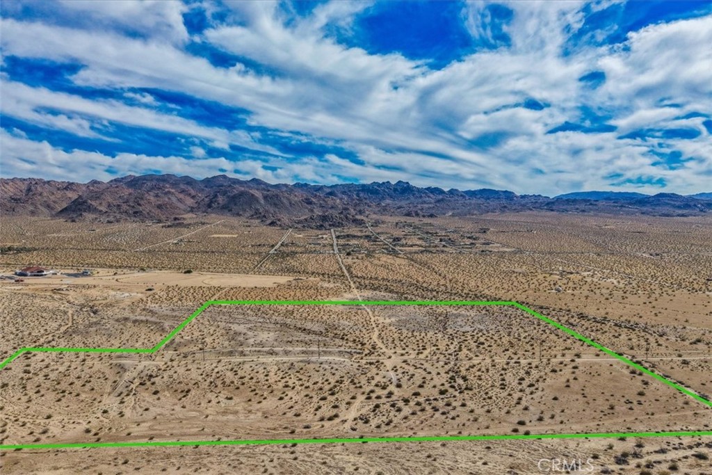 65944 Pipeline Road Twentynine Palms, CA 92277 - Photo 24 of 29 a view of a yard with wooden fence