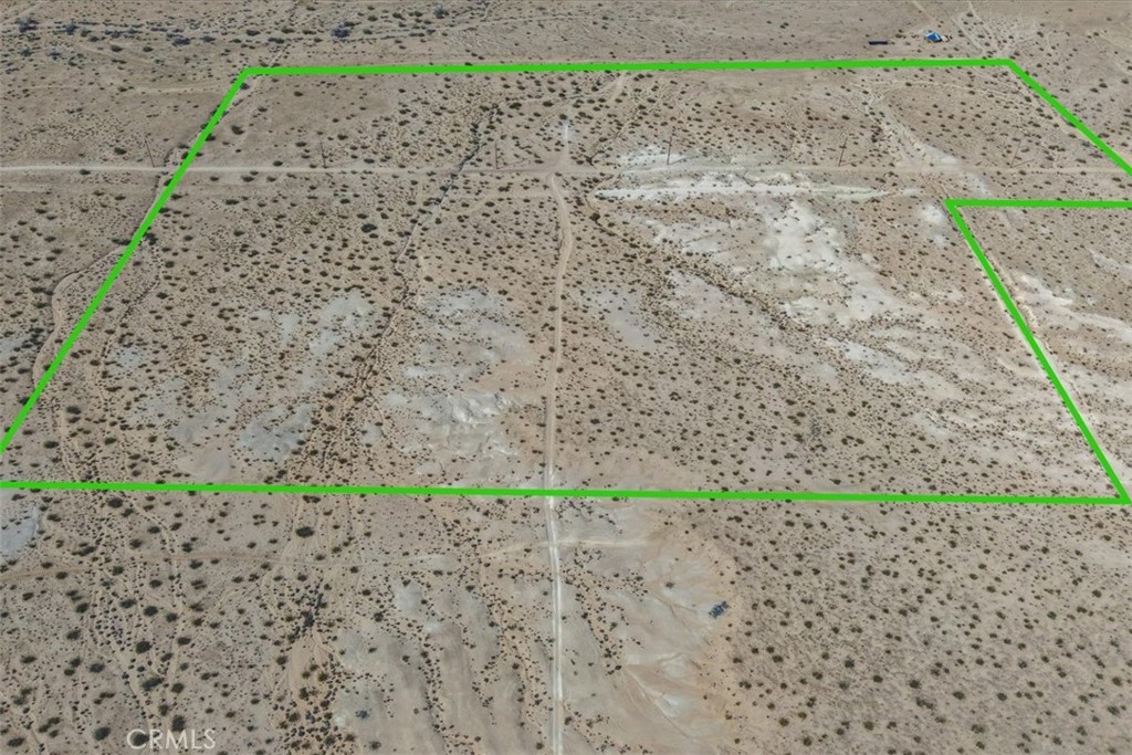 65944 Pipeline Road Twentynine Palms, CA 92277 - Photo 4 of 29 a close up of a white marble top