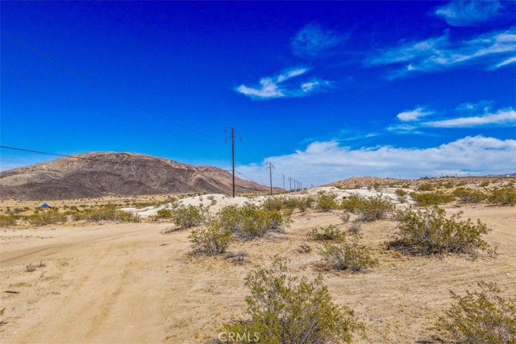 65944 Pipeline Road Twentynine Palms, CA 92277 - Photo 7 of 29 a view of a snow on the beach