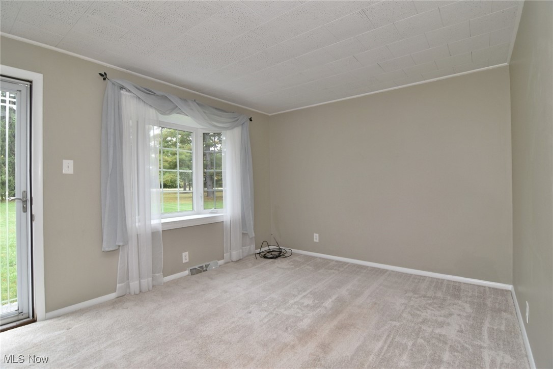 7586 Cedar Road Chesterland, OH 44026 - Photo 4 of 26