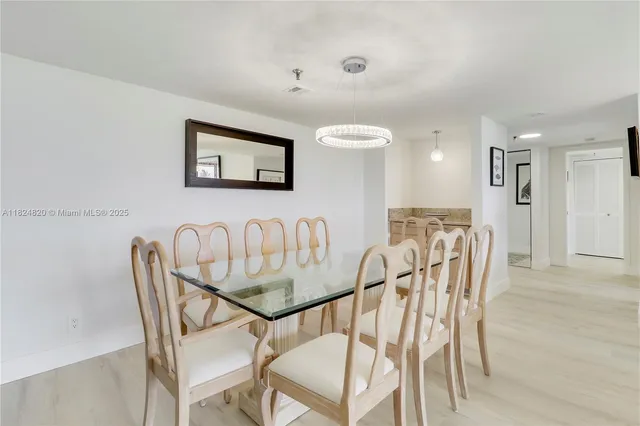 a picture of a table and chairs